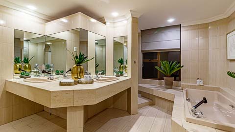 Christie's at 32 on Russell