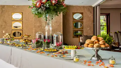 Christie's at 32 on Russell