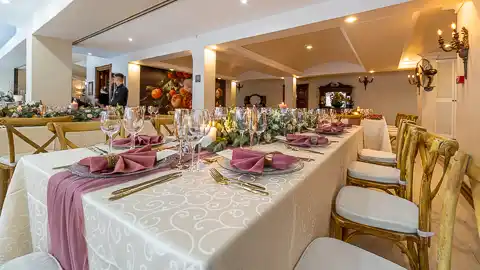 Christie's at 32 on Russell